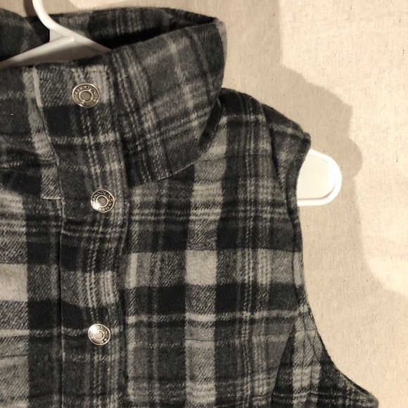 Button Down Fleece Cut Off - Picture 2 of 3